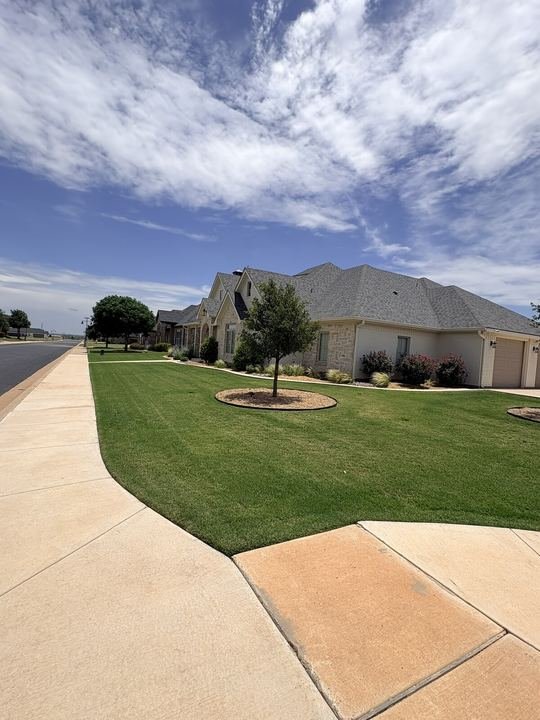 Front Yard, weekly mow lawn service in Abilene, TX