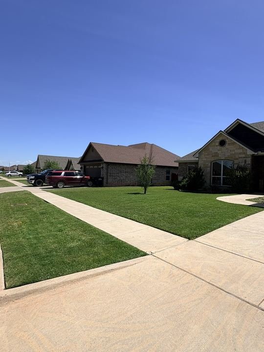 Front Yard, biweekly mow lawn service in Abilene, TX